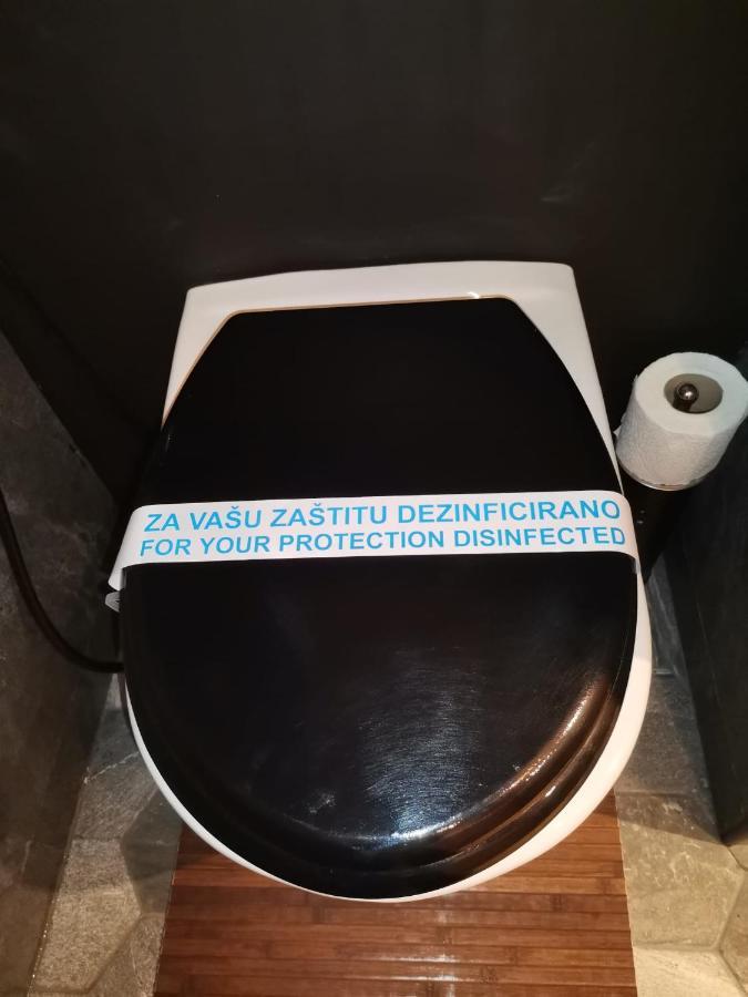 Studio Apartman Black & White Centar Sarajevo Free Parking Ngoại thất bức ảnh