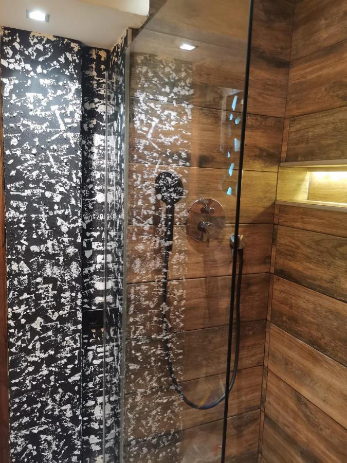 Studio Apartman Black & White Centar Sarajevo Free Parking Ngoại thất bức ảnh