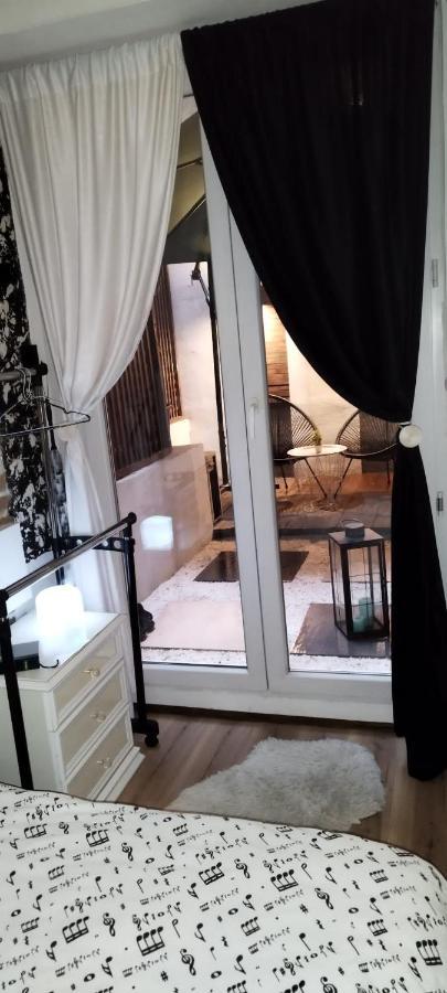 Studio Apartman Black & White Centar Sarajevo Free Parking Ngoại thất bức ảnh